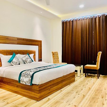 Hotel White House 350 Mtr From Golden Temple Amritsar Exterior photo