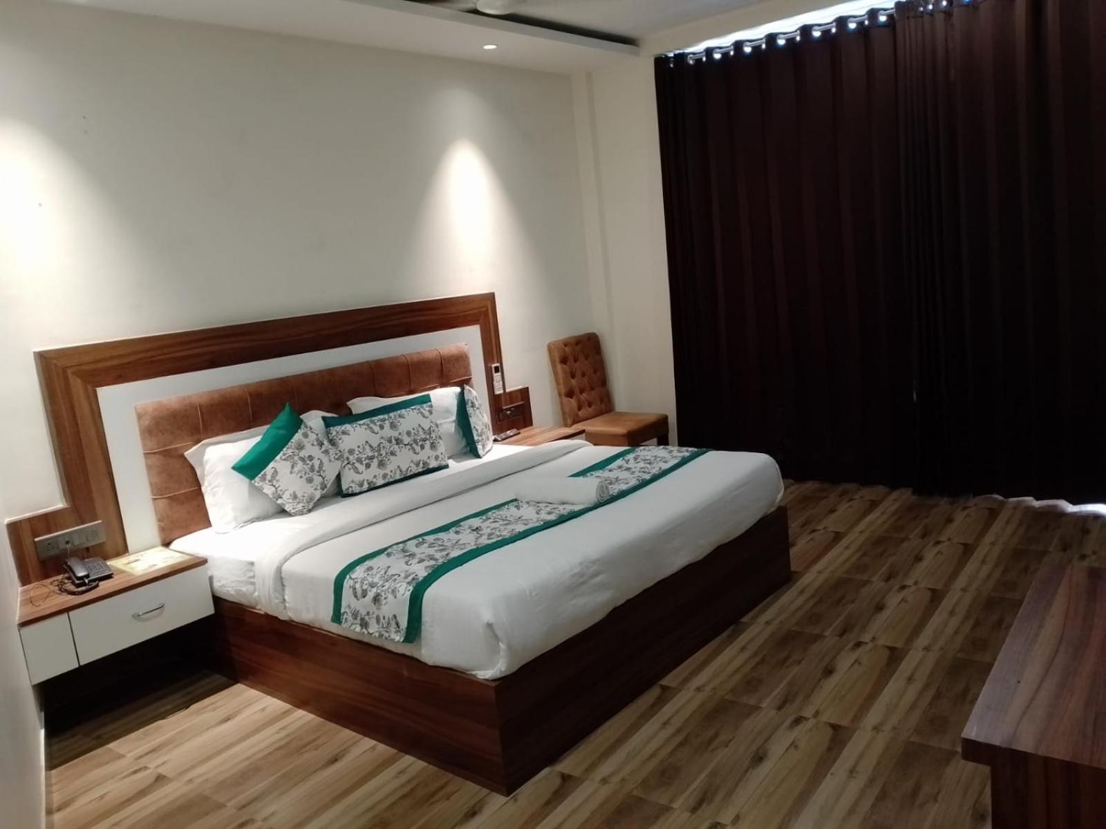 Hotel White House 350 Mtr From Golden Temple Amritsar Exterior photo
