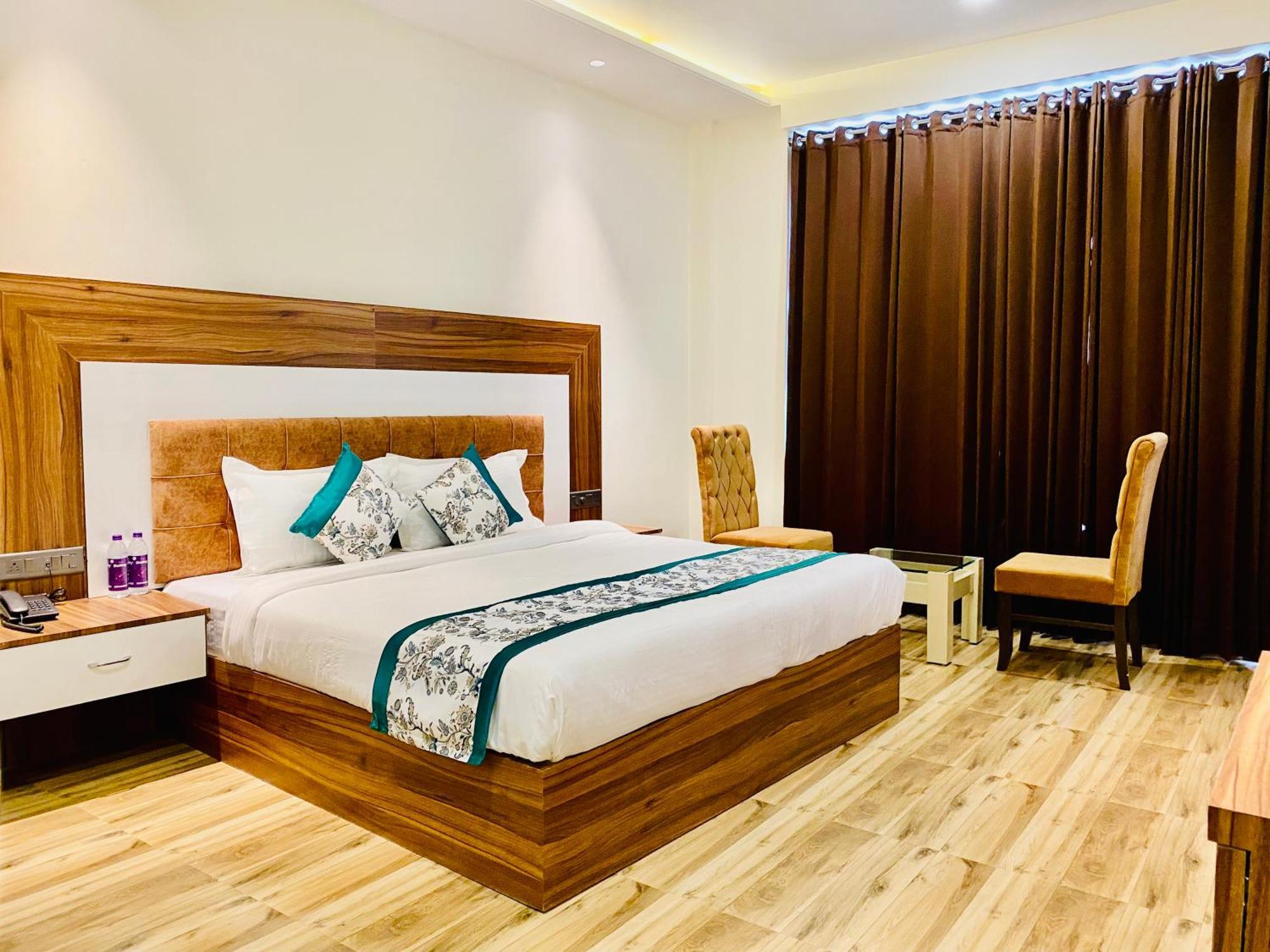 Hotel White House 350 Mtr From Golden Temple Amritsar Exterior photo