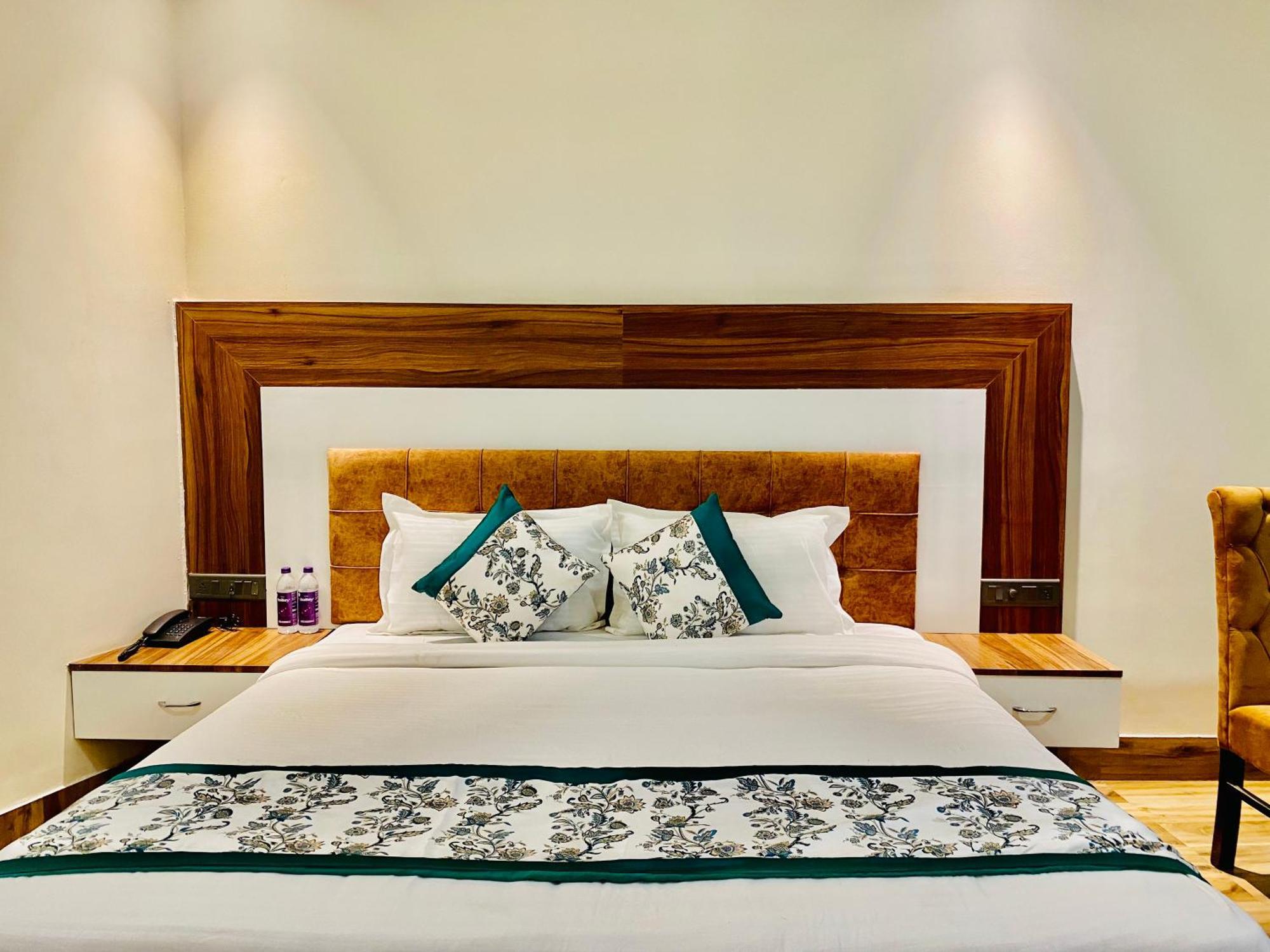Hotel White House 350 Mtr From Golden Temple Amritsar Exterior photo