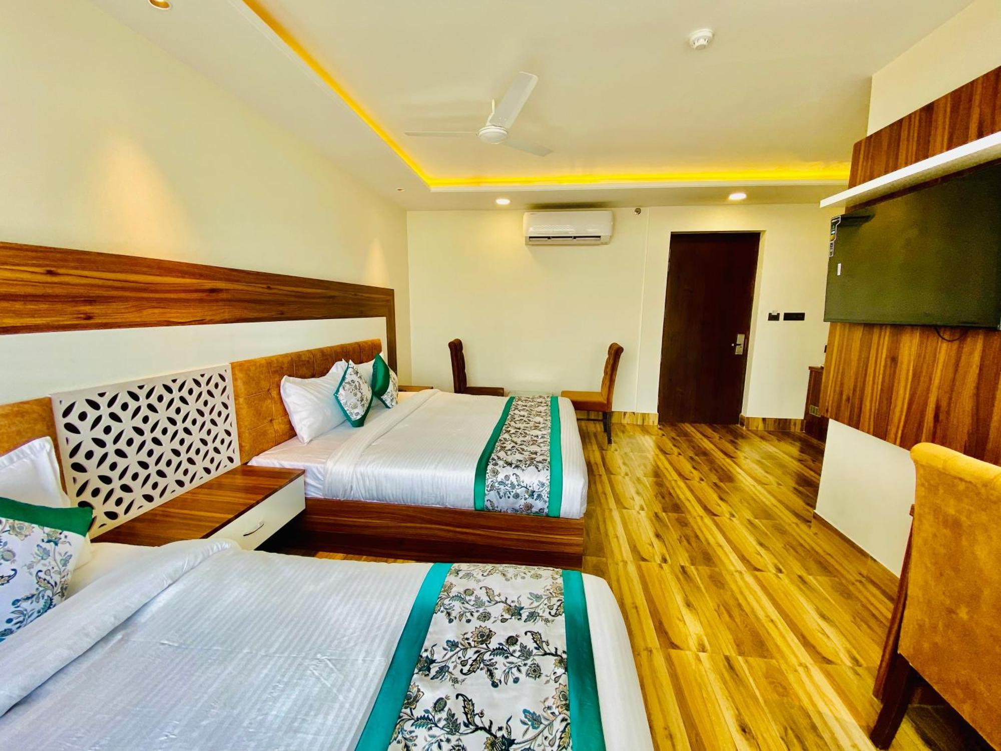 Hotel White House 350 Mtr From Golden Temple Amritsar Exterior photo