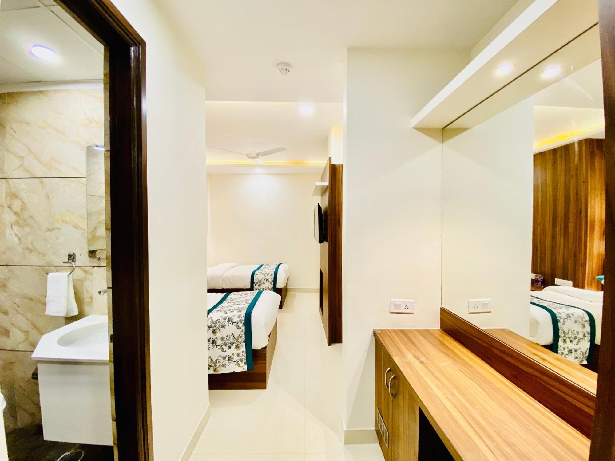 Hotel White House 350 Mtr From Golden Temple Amritsar Exterior photo