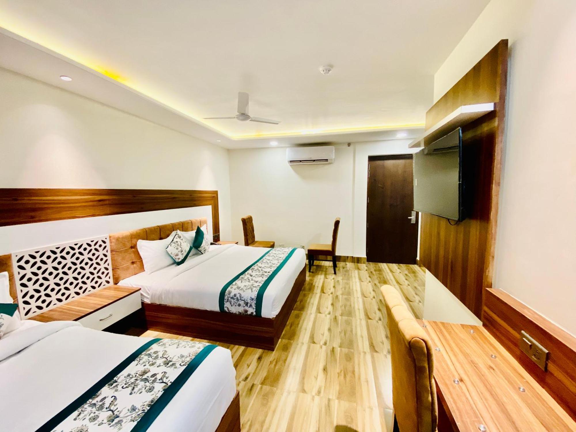 Hotel White House 350 Mtr From Golden Temple Amritsar Exterior photo
