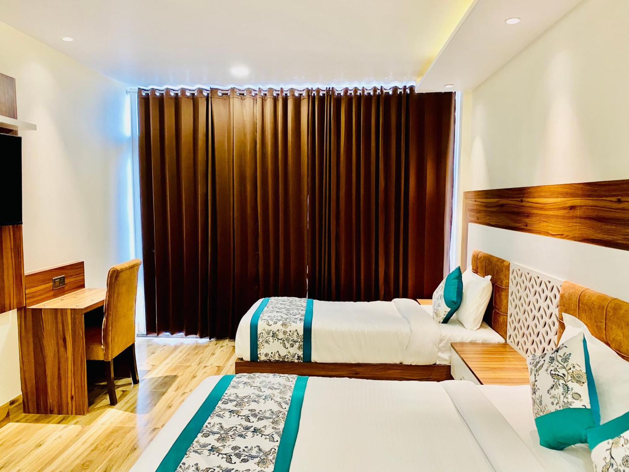 Hotel White House 350 Mtr From Golden Temple Amritsar Exterior photo