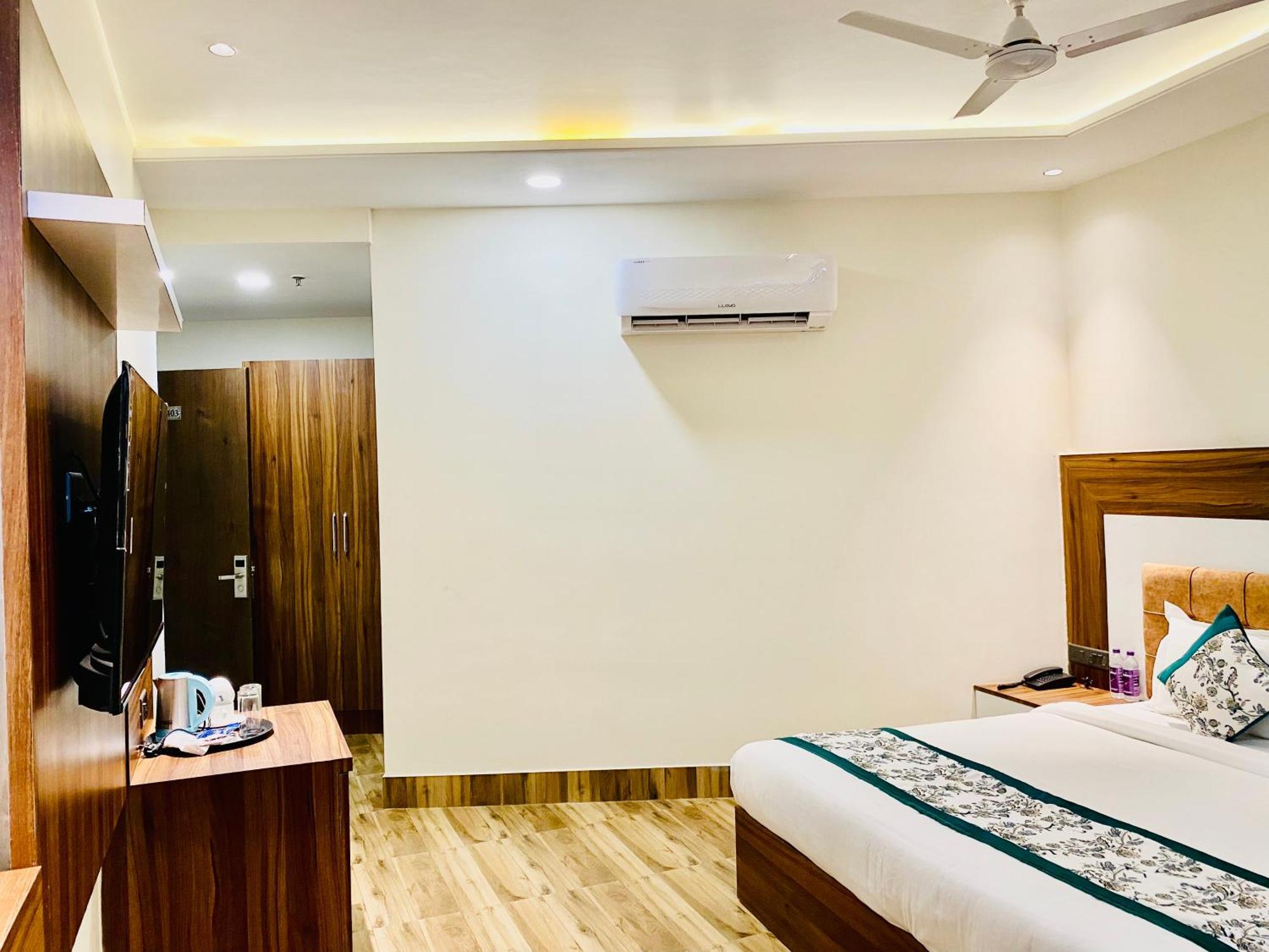 Hotel White House 350 Mtr From Golden Temple Amritsar Exterior photo