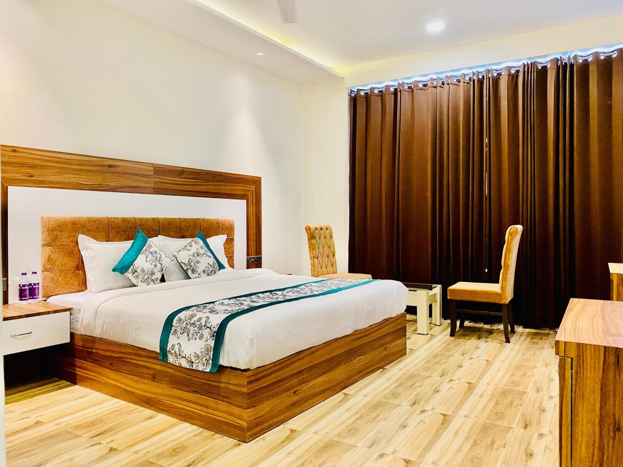 Hotel White House 350 Mtr From Golden Temple Amritsar Exterior photo