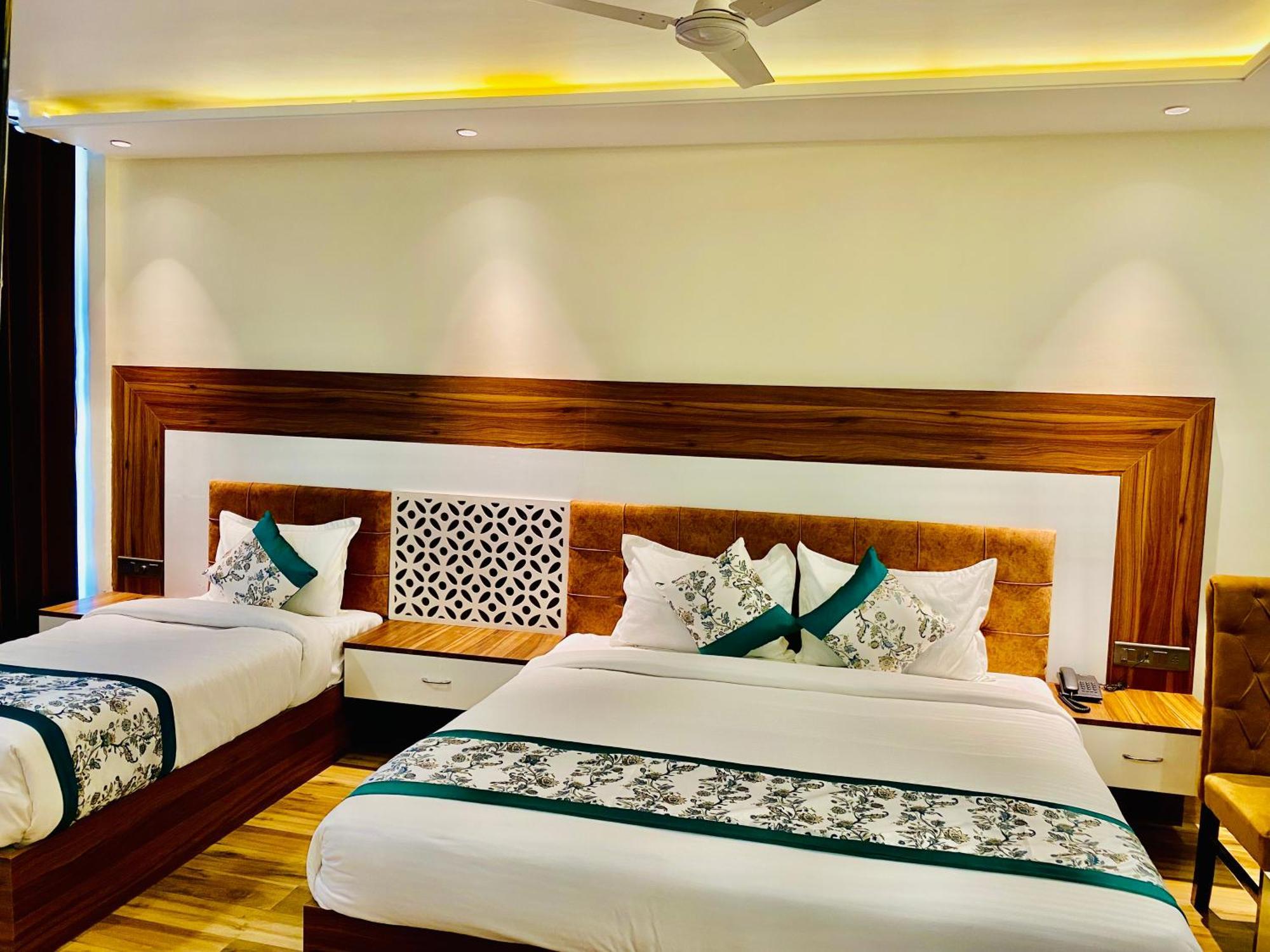 Hotel White House 350 Mtr From Golden Temple Amritsar Exterior photo