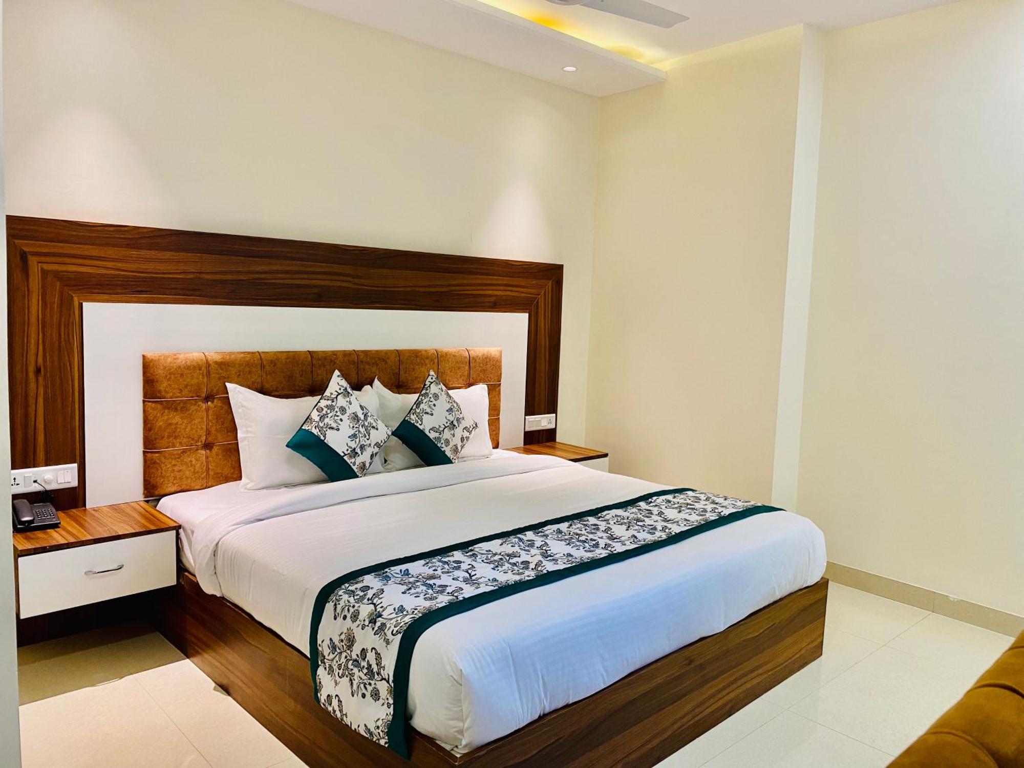 Hotel White House 350 Mtr From Golden Temple Amritsar Exterior photo