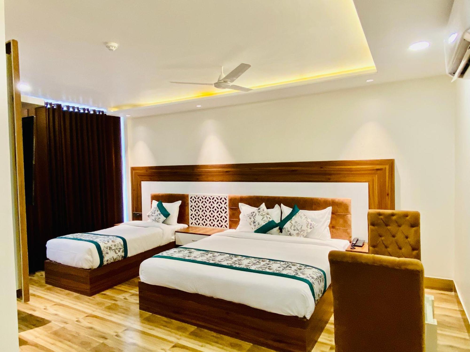 Hotel White House 350 Mtr From Golden Temple Amritsar Exterior photo