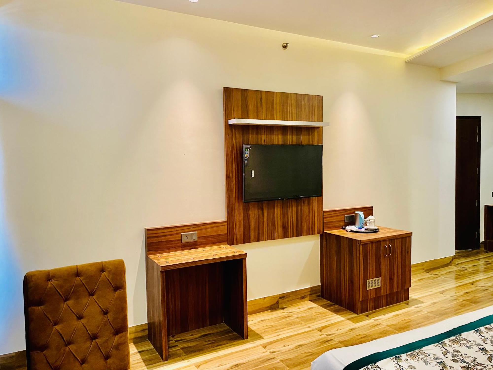 Hotel White House 350 Mtr From Golden Temple Amritsar Exterior photo