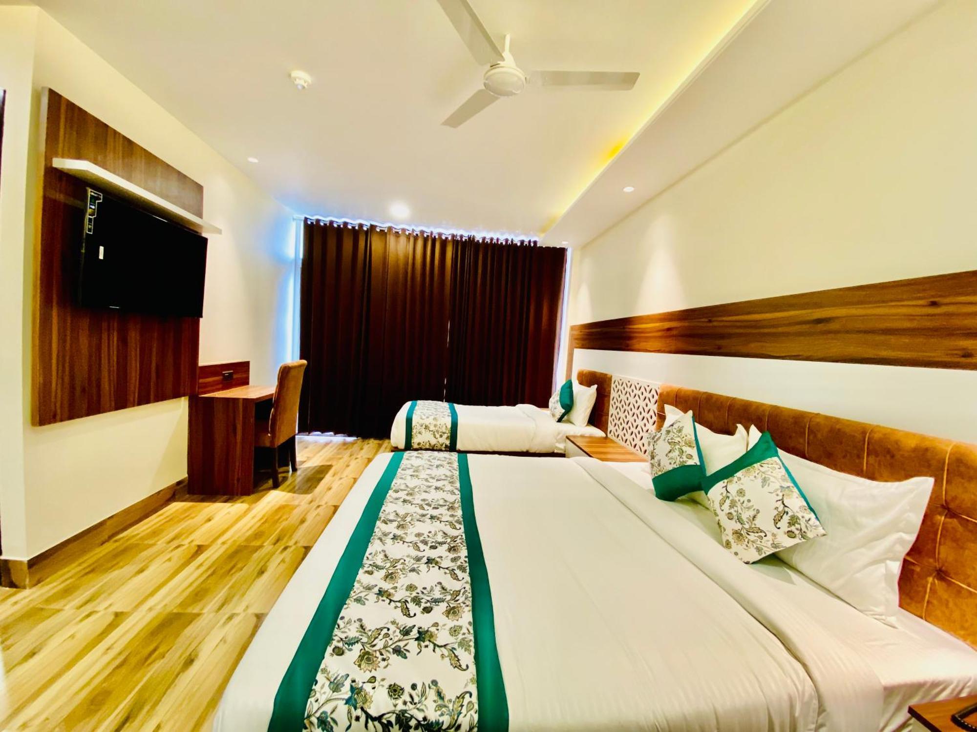 Hotel White House 350 Mtr From Golden Temple Amritsar Exterior photo