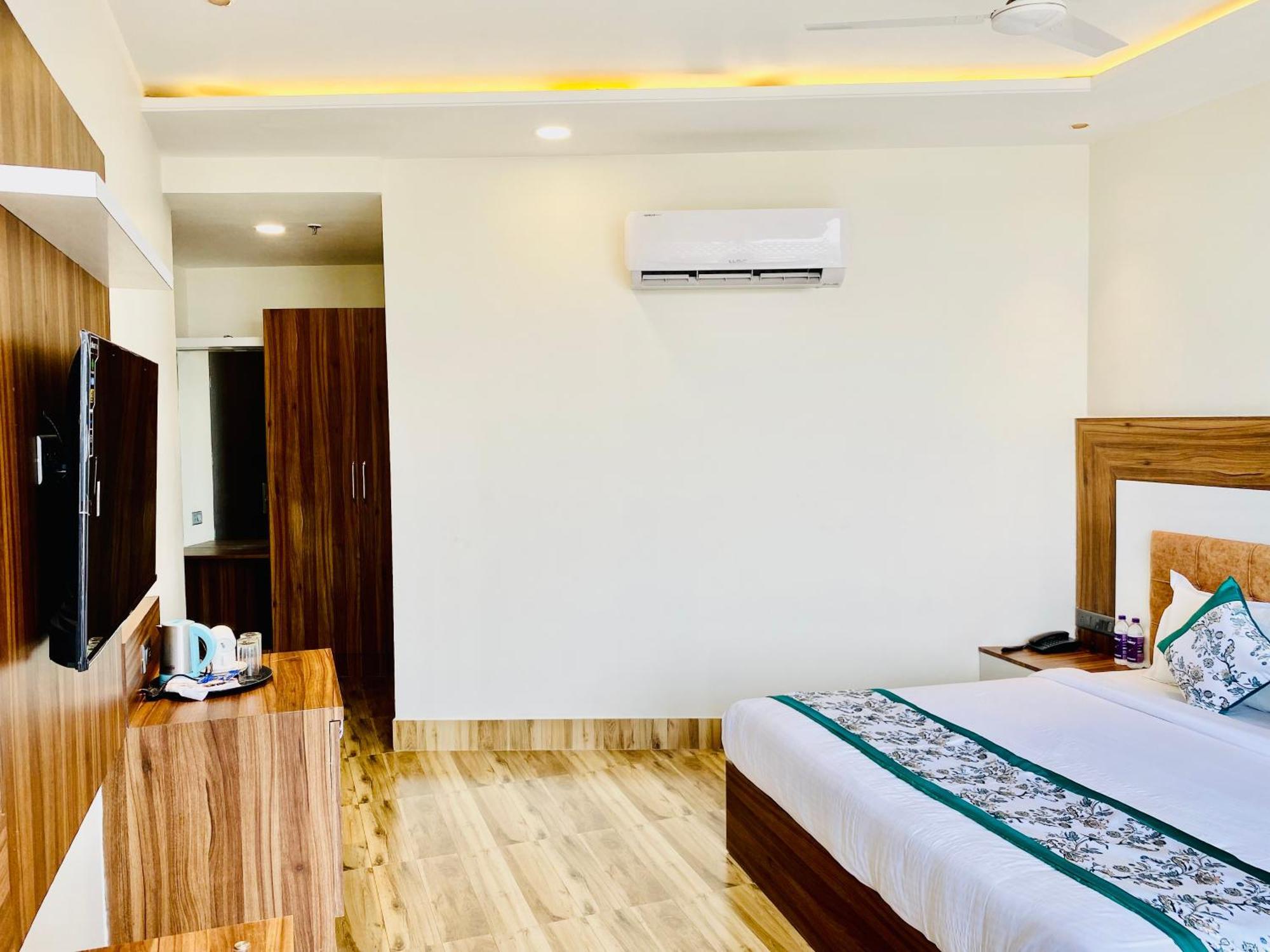 Hotel White House 350 Mtr From Golden Temple Amritsar Exterior photo