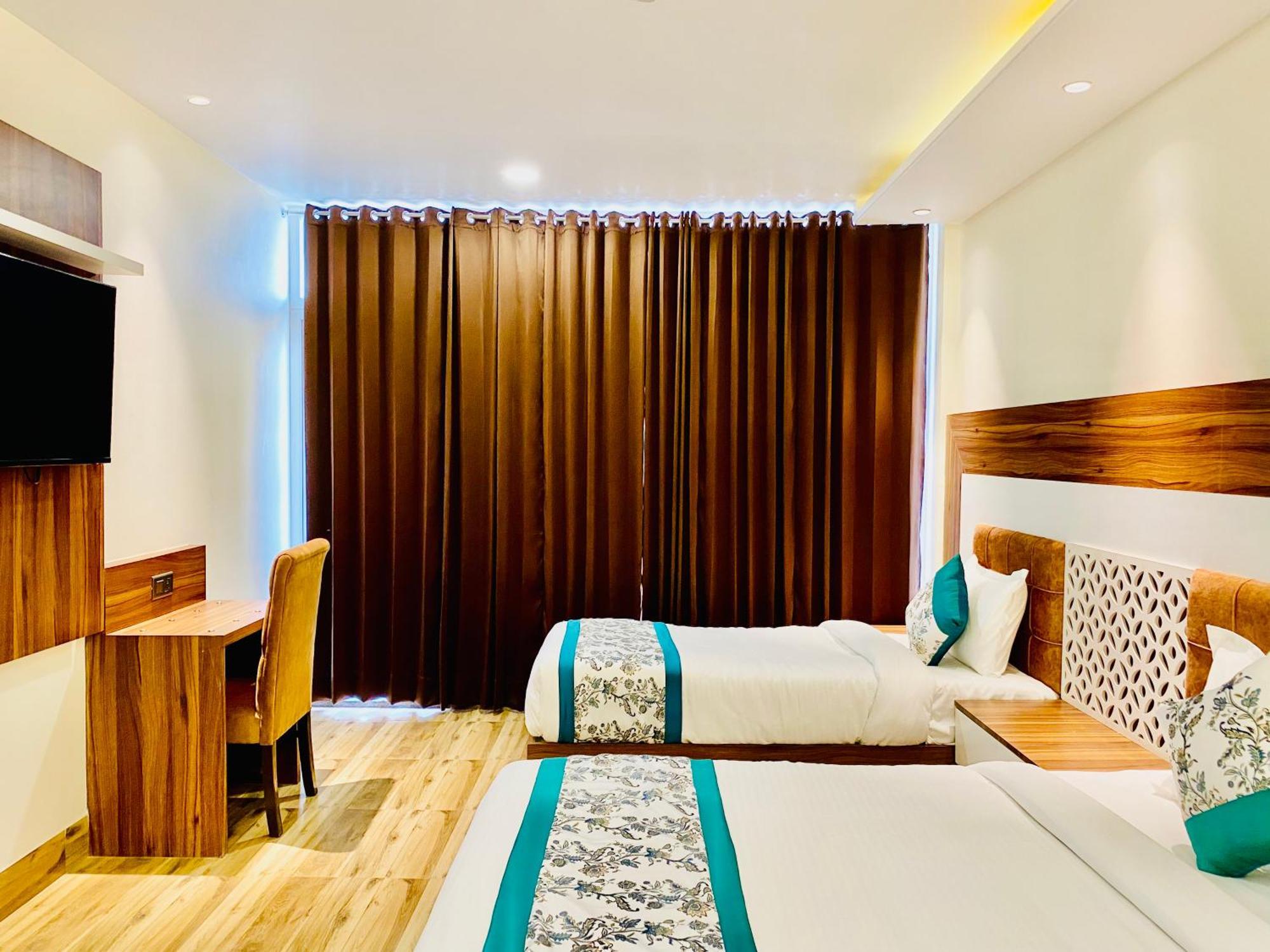 Hotel White House 350 Mtr From Golden Temple Amritsar Exterior photo