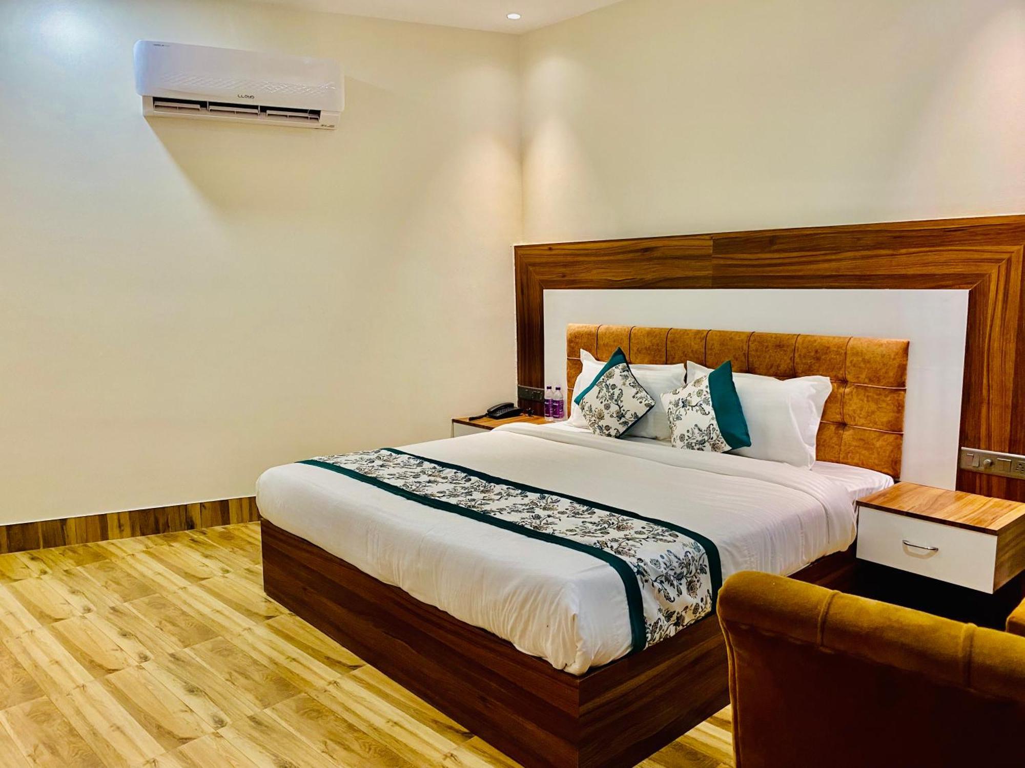 Hotel White House 350 Mtr From Golden Temple Amritsar Exterior photo