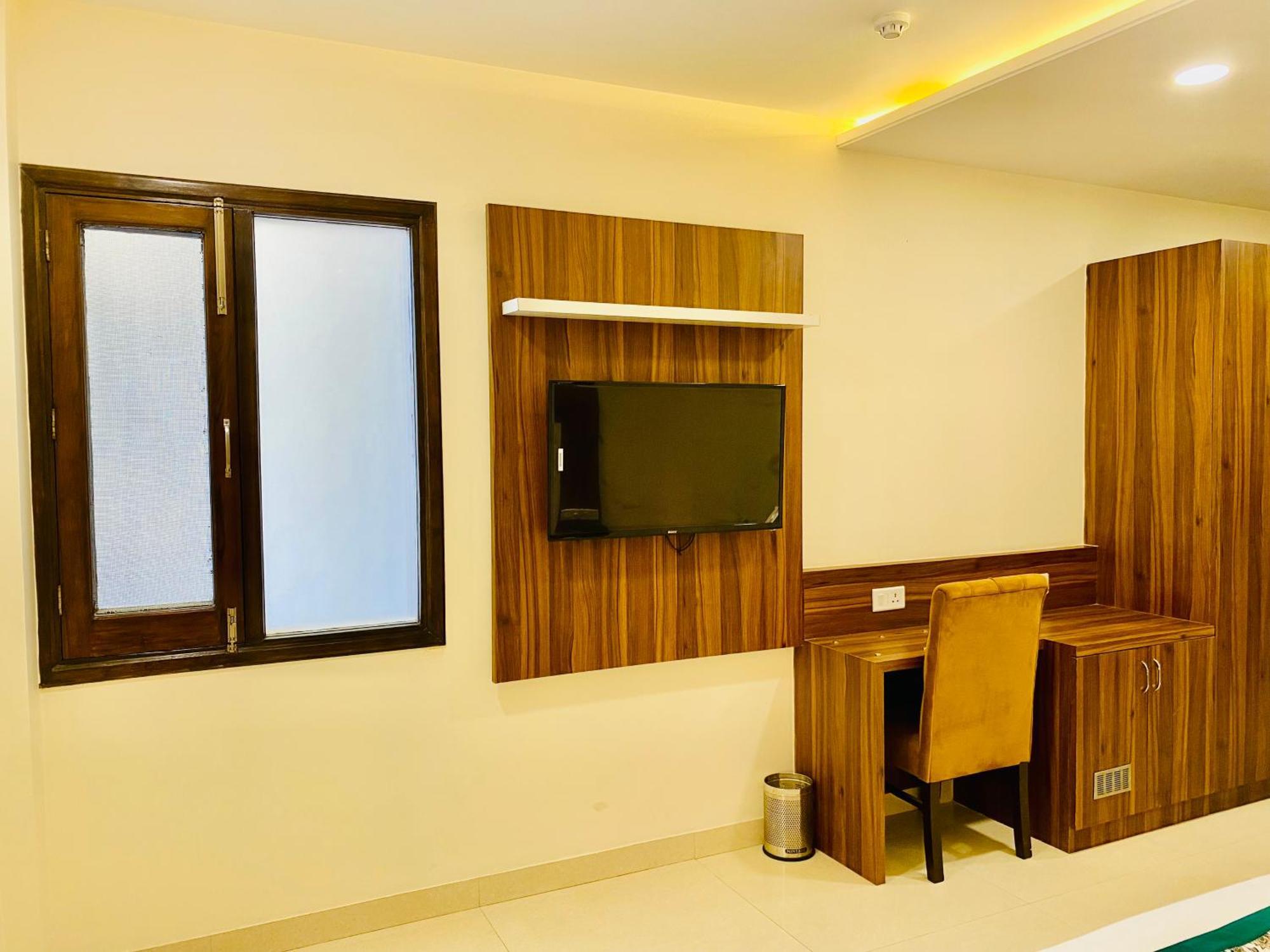Hotel White House 350 Mtr From Golden Temple Amritsar Exterior photo