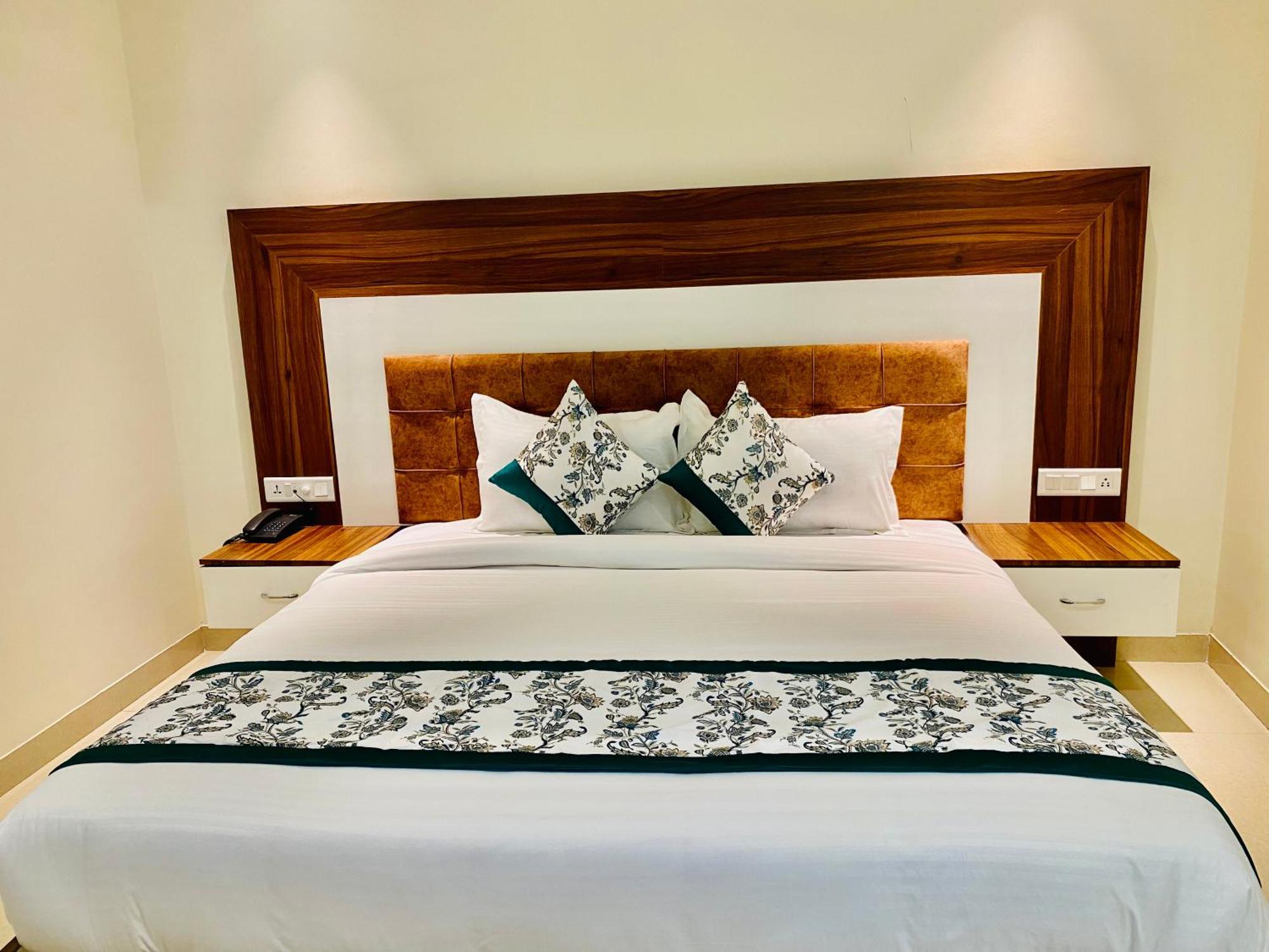 Hotel White House 350 Mtr From Golden Temple Amritsar Exterior photo