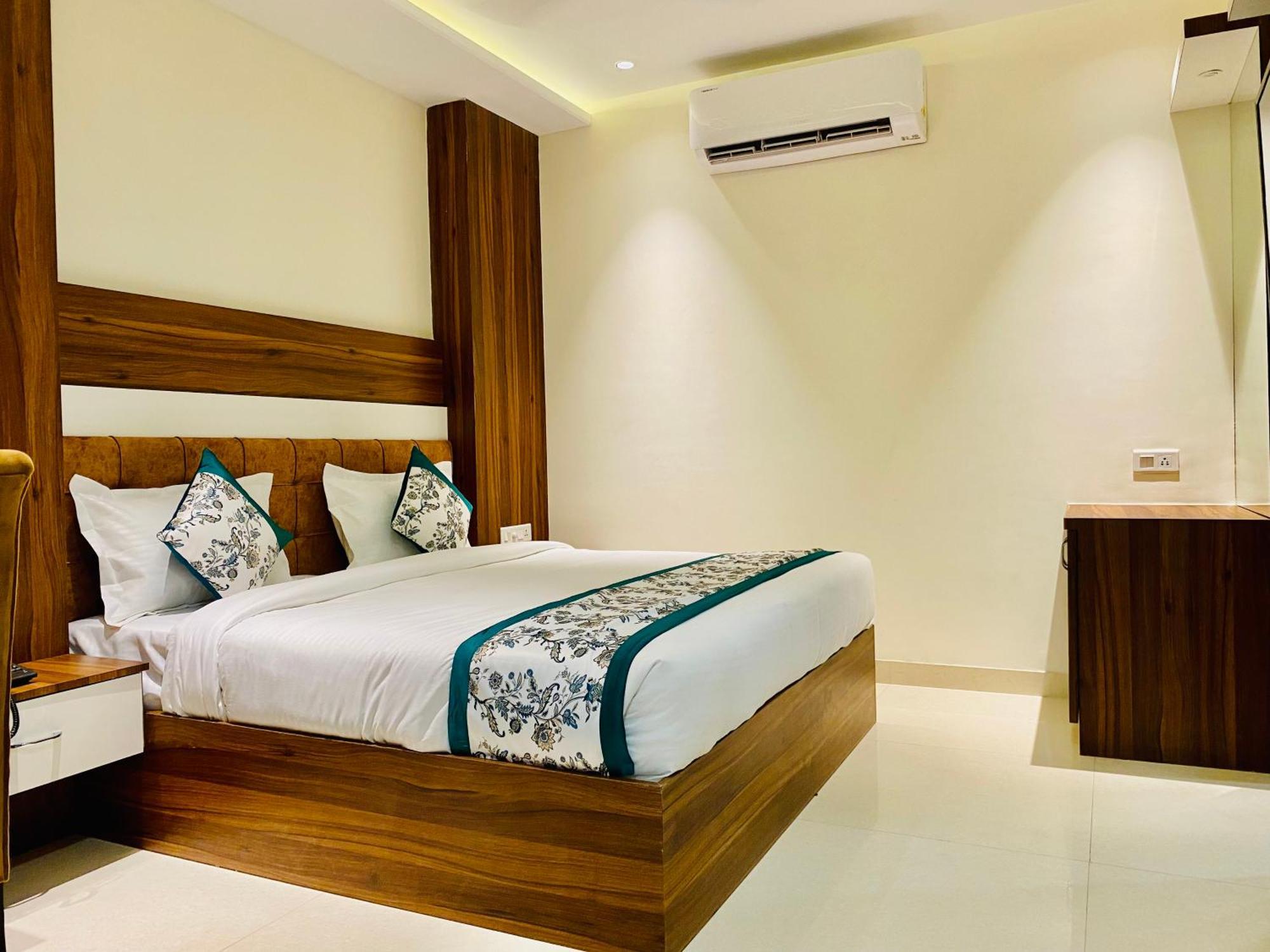 Hotel White House 350 Mtr From Golden Temple Amritsar Exterior photo
